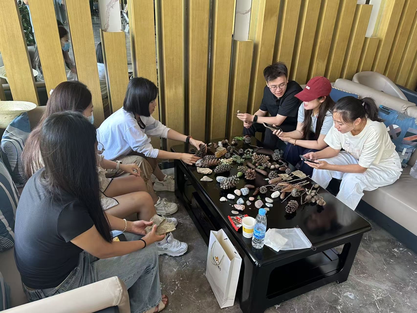 天津大学师生手工创意助力地方产业发展AG旗舰厅网“小手工”玩出“大名堂”(图5)